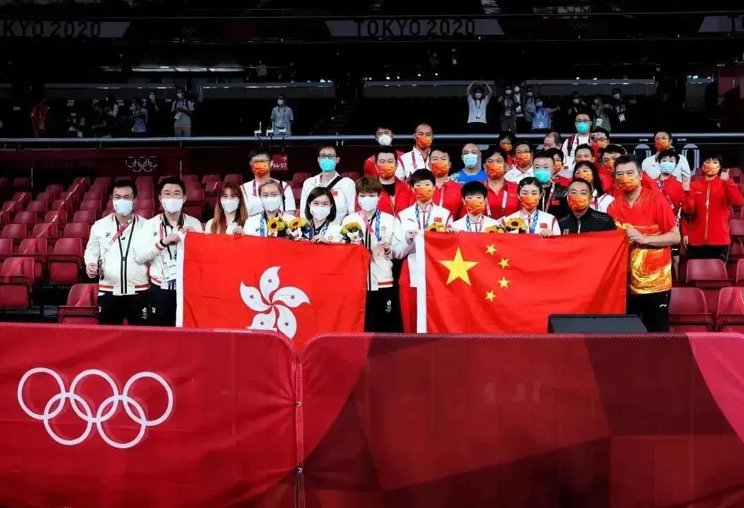 △国家队与中国香港代表队在东京奥运的赛后合影
