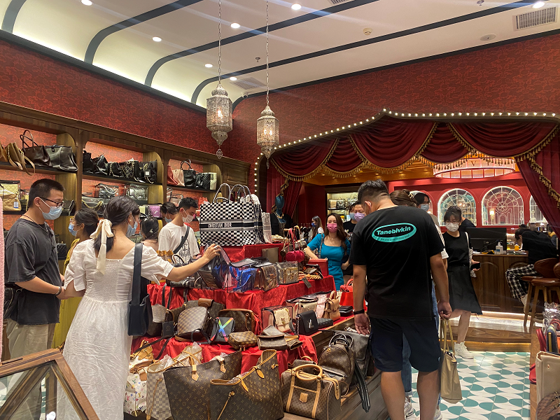 市场持续升温购买二手奢侈品成新型理财方式