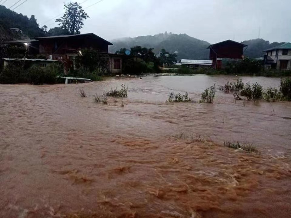 缅甸抹谷暴雨引发洪水及山体滑坡 致3人失踪