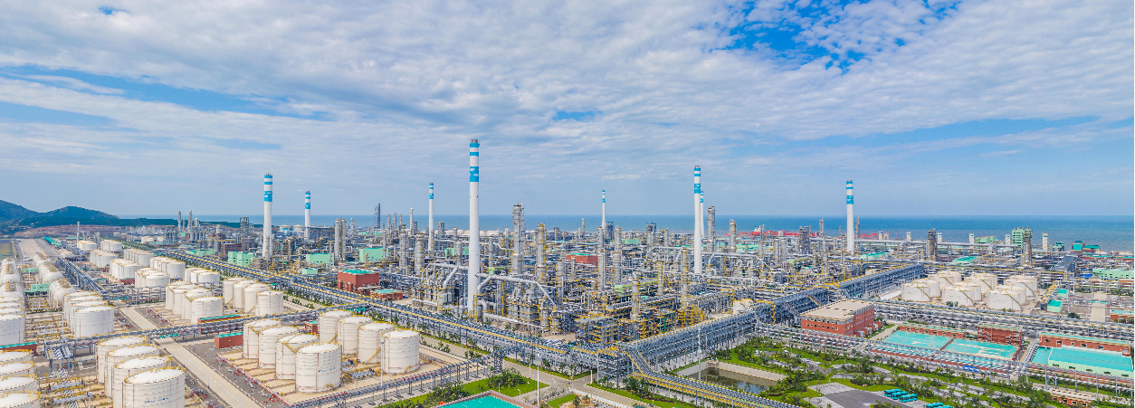 炼化乙烯新材料共同发力恒力石化半年度业绩再创新高