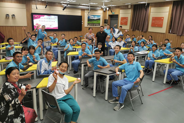 的最后一天,王玉毅主任再次来到九十五中学开展思政工作进校园活动,为