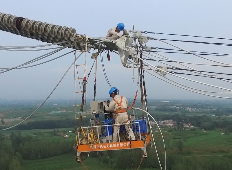 创新创效导线自动压接装置即节省人力又提高压接质量