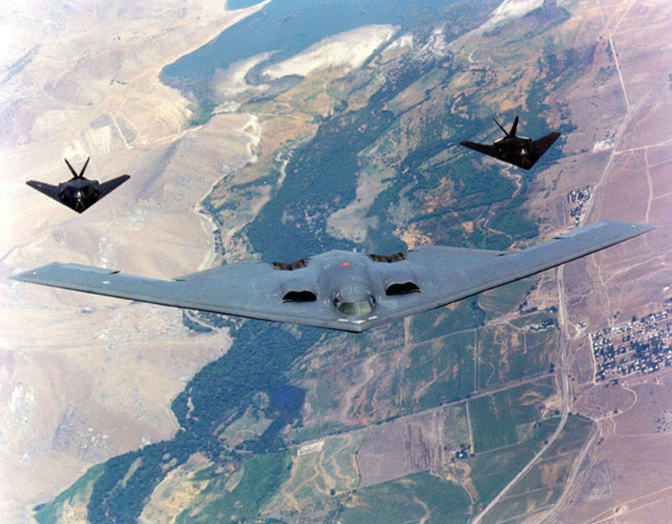F 117 Vs B2