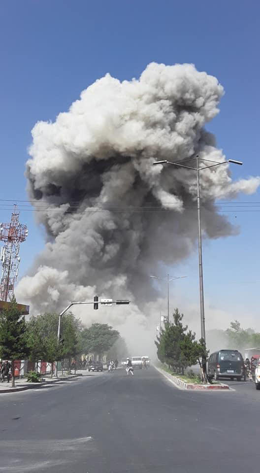 ↑2019年7月1日，阿富汗首都喀布尔国防部大楼附近发生强烈爆炸，造成上百人死伤。塔利班宣布对事件负责。图据半岛电视台