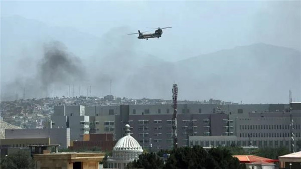 图说:美军直升机在阿富汗再现"西贡时刻".gj