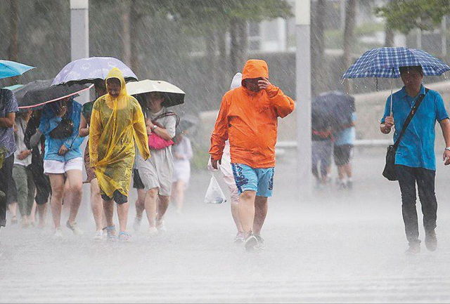 台当局环保部门评出“全台最酸天空”，降雨酸度直逼西红柿汁