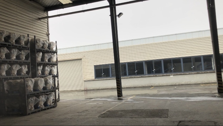 （众泰汽车位于浙江永康的生产工厂已停产多时。张孙明烁/摄影）