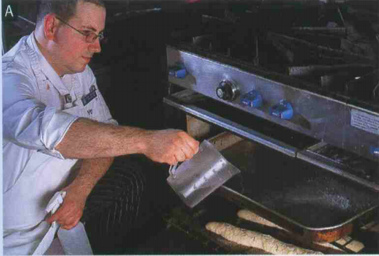 《学徒面包师》在烤箱中制造蒸汽的插图