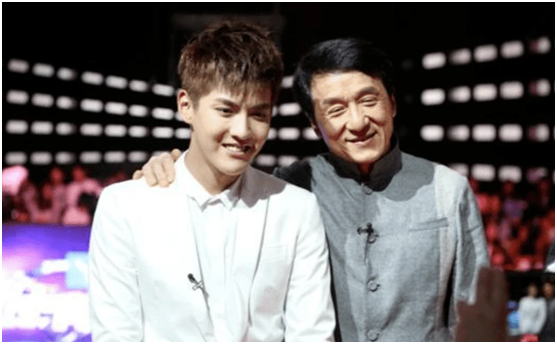 吴亦凡和成龙合影.