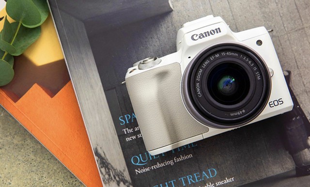 佳能微单eos m50 mark ii搭载aps-c画幅2410万像素传感器,配置了digic