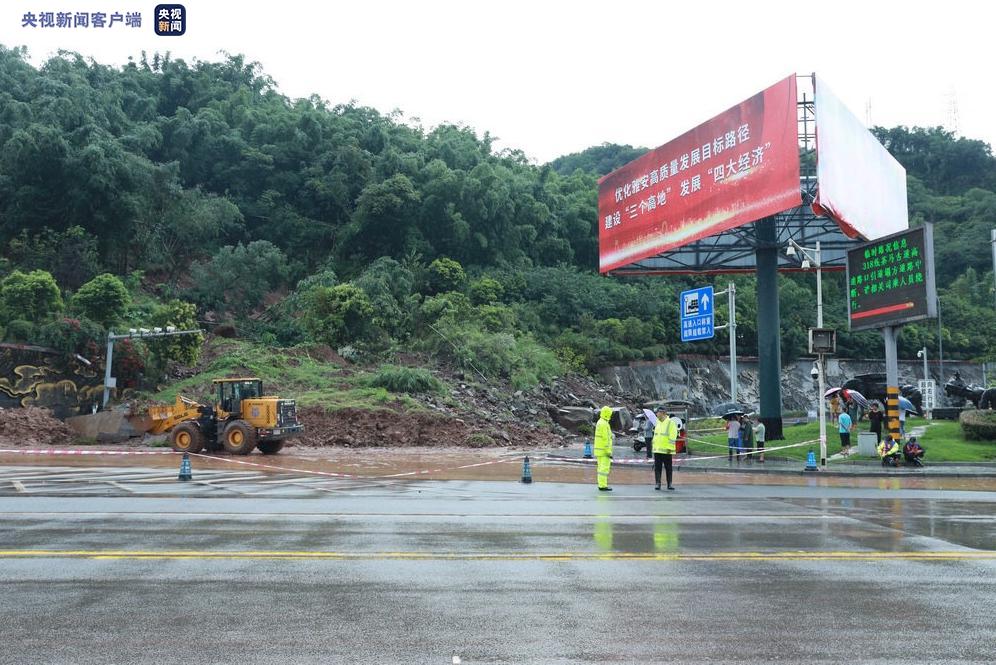 受强降雨天气影响 四川高速部分路段发生塌方、滑坡等地质灾害