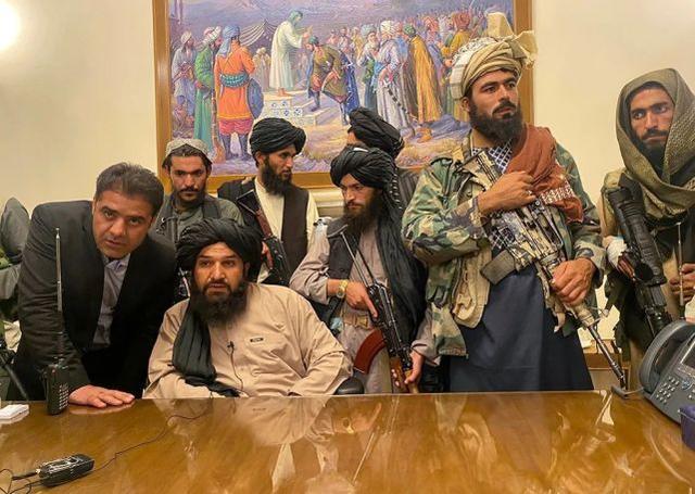 塔利班进入阿富汗总统府（图源：外媒）