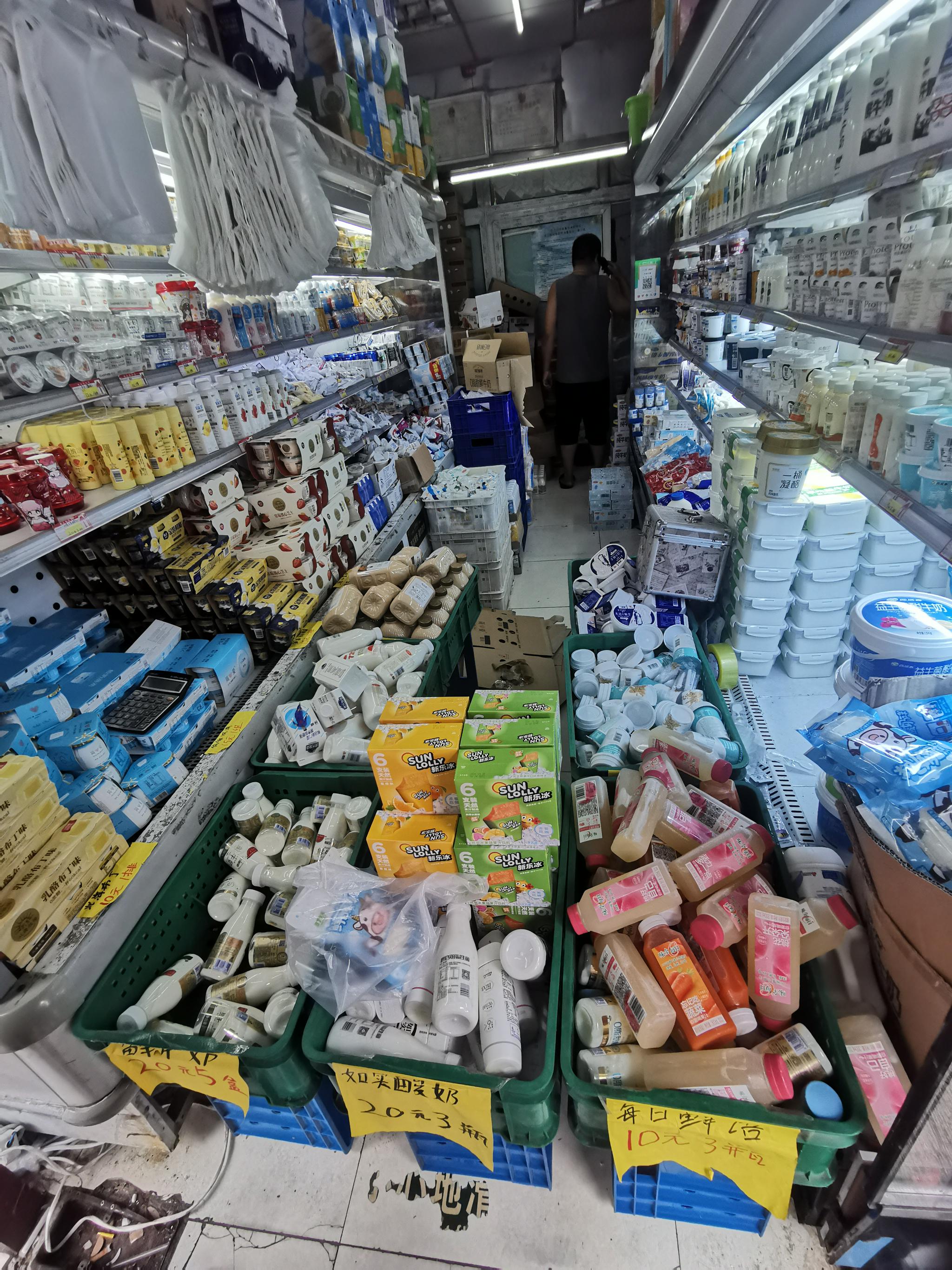 网红牛奶便利店探访低温乳品未冷藏埋风险准入门槛低管理粗放