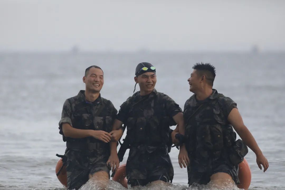 直击海训现场风浪铸就两栖尖兵