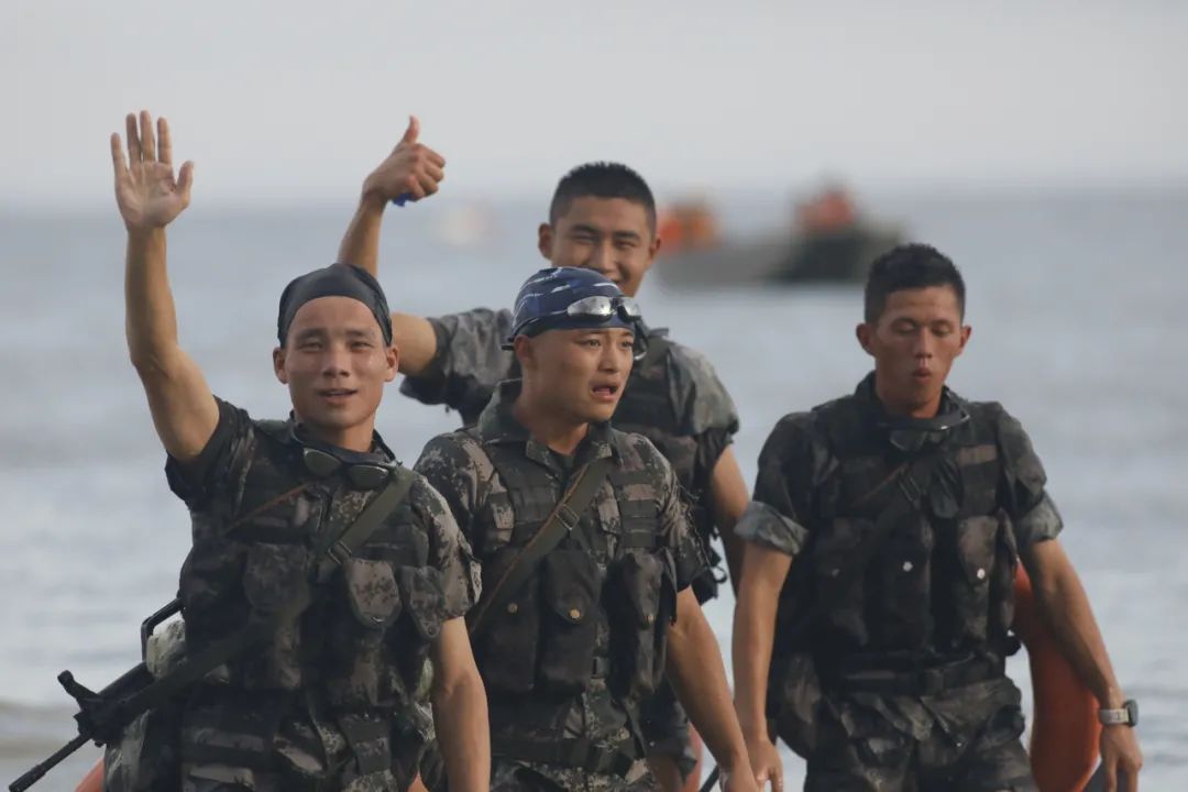直击海训现场风浪铸就两栖尖兵