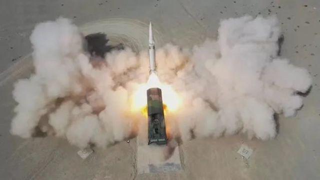 火箭军成功发射新型导弹画面公开，港媒：中方这种做法并不常见