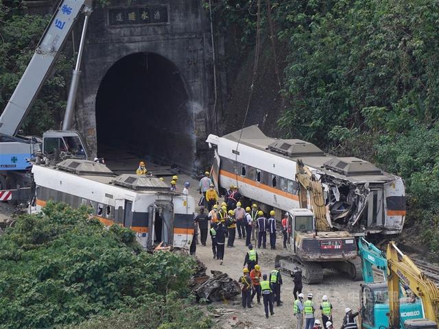 台铁“太鲁阁”号事故报告：原有人24小时监视落石，取消不久出事