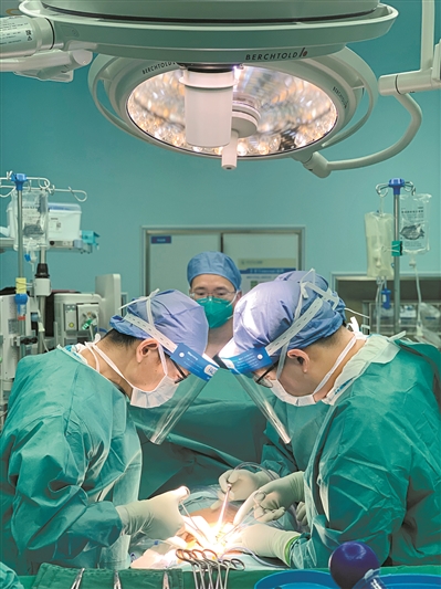 广东首台艾滋病肾移植手术在深圳完成