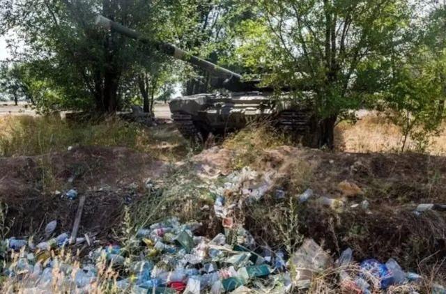 “垃圾场”里惊现被遗弃T-90坦克？俄军方：训练后没来得及撤离