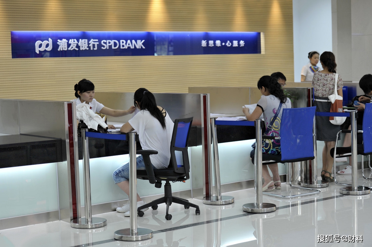 信用卡肯定是属于"超前消费",我们作为持卡人,在申请办理信用卡时