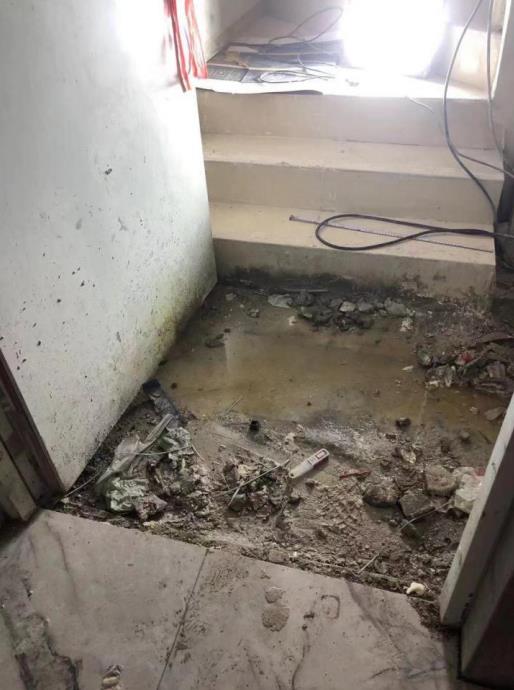 （房屋漏水现场）