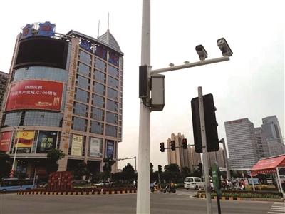 街头"大喇叭" 宣传"小能手"