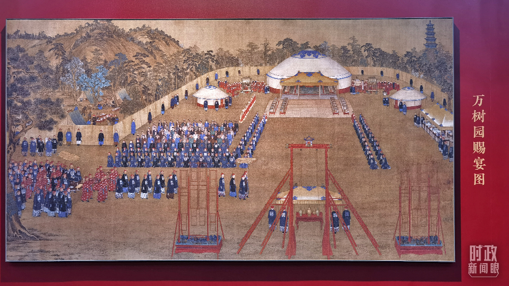 △承德博物馆展出的《万树园赐宴图》。避暑山庄万树园内有28座蒙古包,乾隆皇帝曾在这里接见蒙古土尔扈特部渥巴锡汗、六世班禅。(总台央视记者马立飞拍摄)