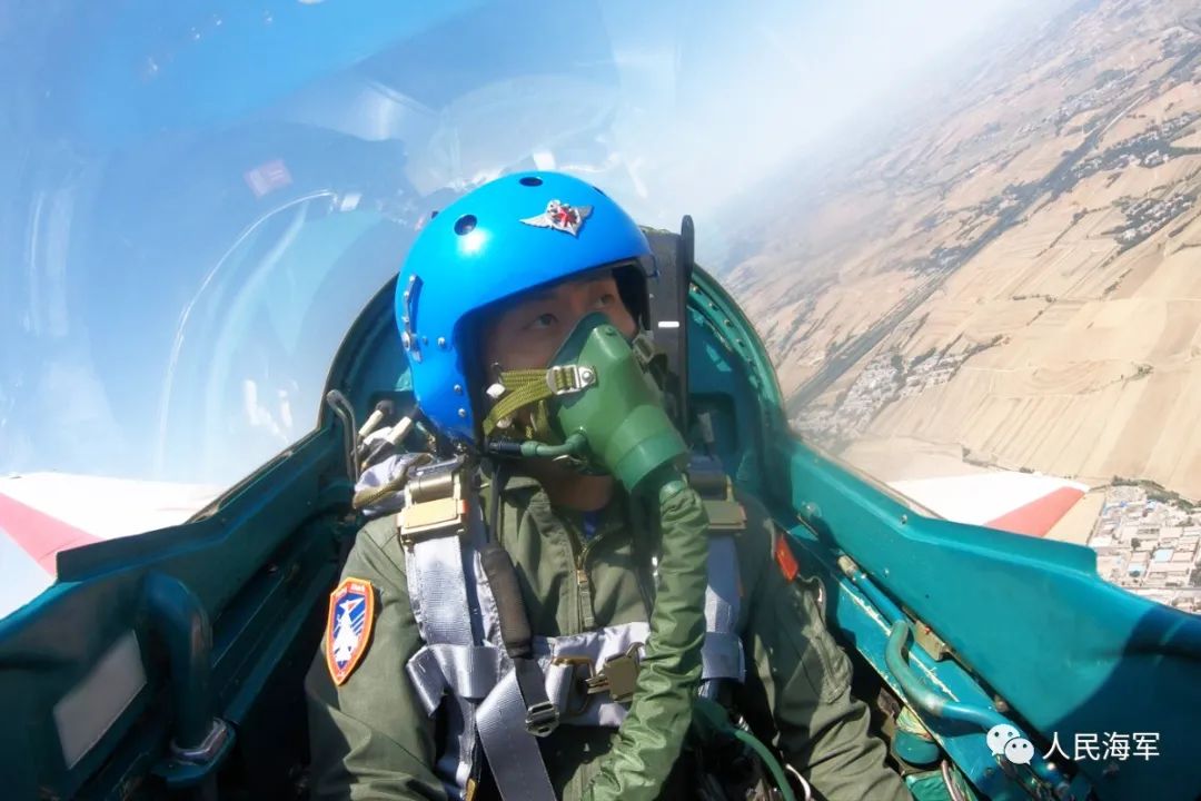 刀尖上的舞者舰载战斗机飞行员是如何炼成的