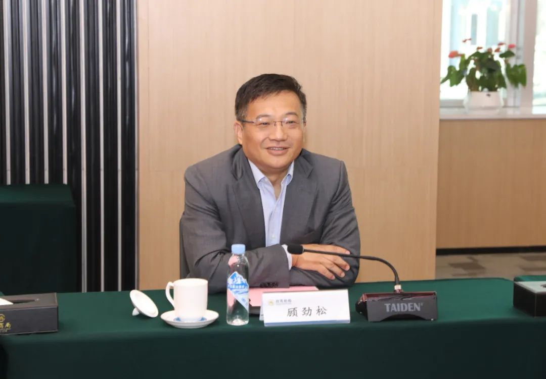 谢春林会见中远海运散运董事长顾劲松