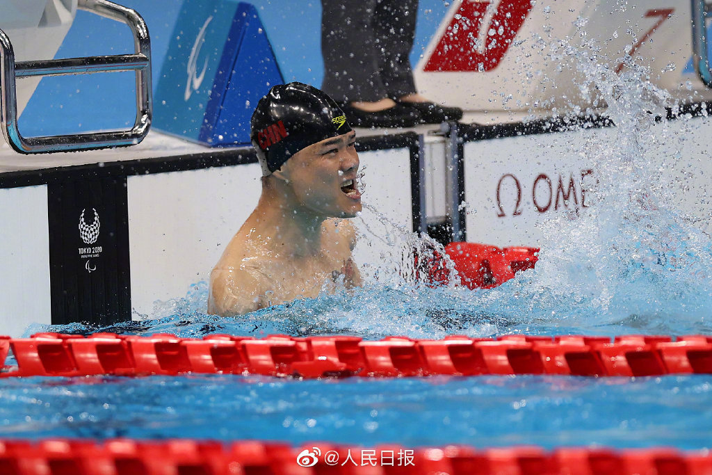 残奥会男子50米仰泳S5级，中国包揽金银铜