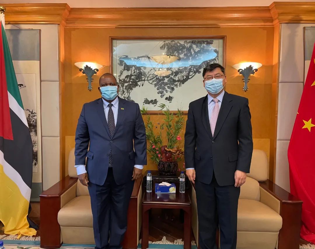 驻莫桑比克大使会见莫楠普拉省省长罗德里格斯