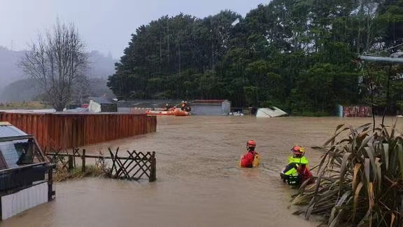 新西兰奥克兰遭暴雨袭击 已疏散约50户居民