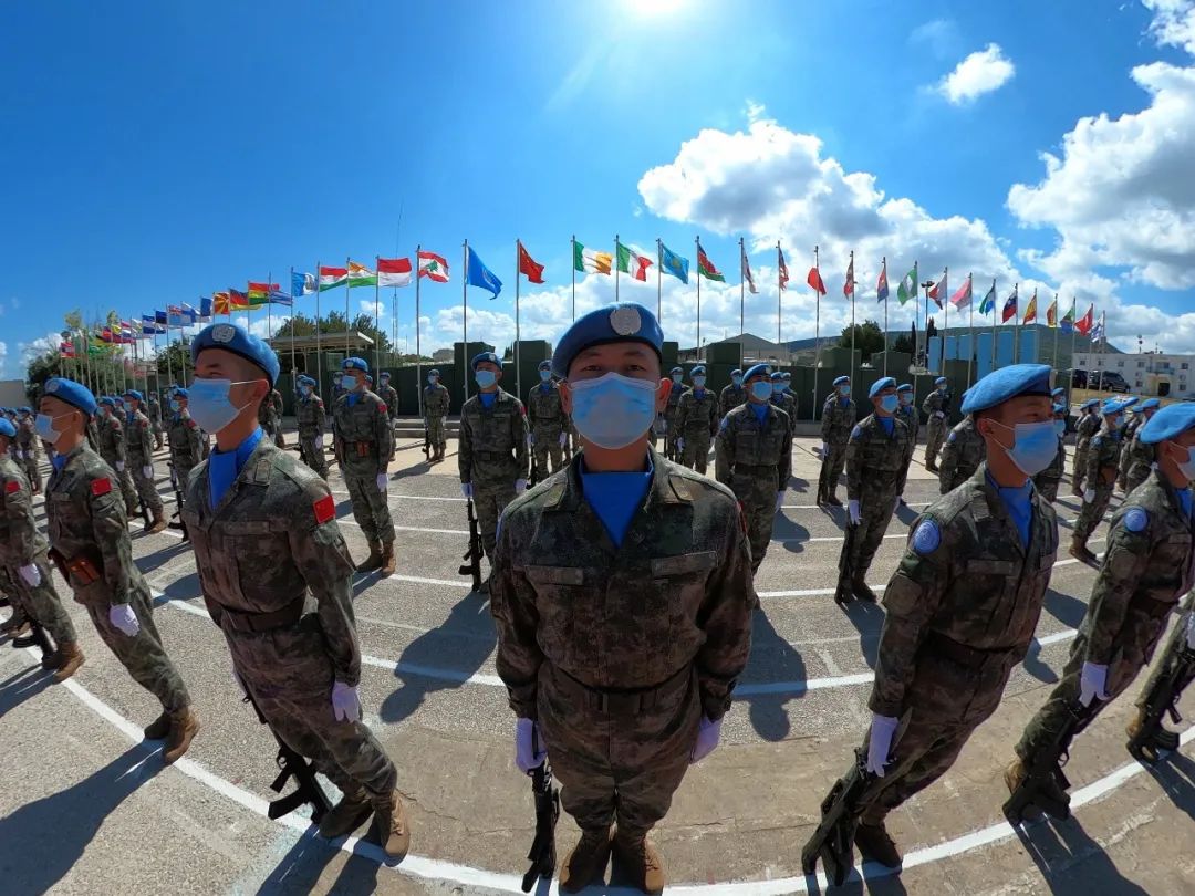 授勋仪式上,维和分队官兵军姿挺拔
