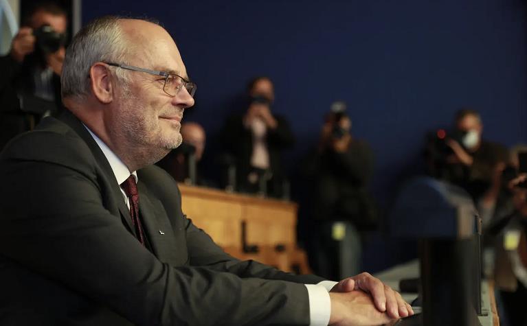 阿拉尔卡里斯当选爱沙尼亚新总统将于10月11日宣誓就职