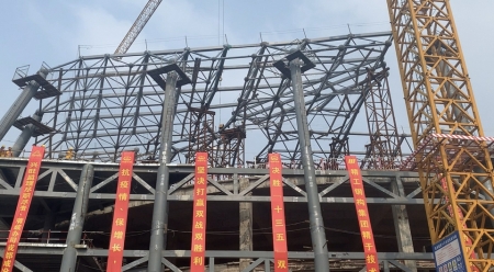 　5月31日，成都自然博物馆钢结构工程全面完工。