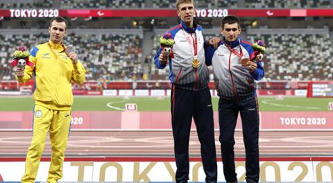 （RT称：在东京残奥会颁奖仪式上，茨维托夫拒绝同两位俄罗斯选手站在一起合影）