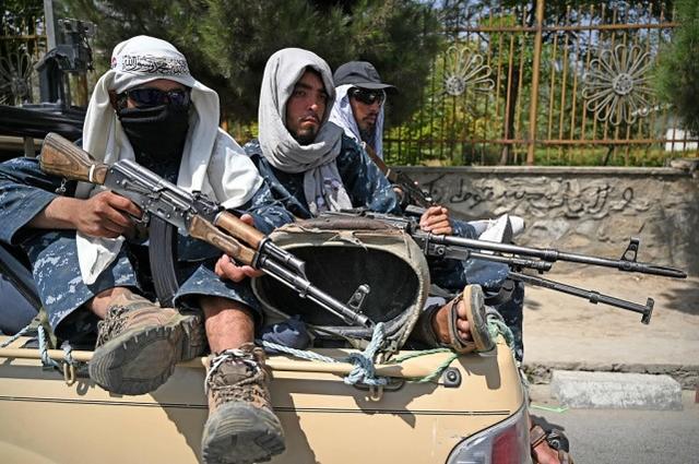 塔利班武装人员 图源：视觉中国