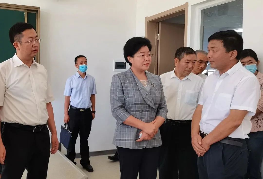 黄雅丽调研阿拉善盟教育工作
