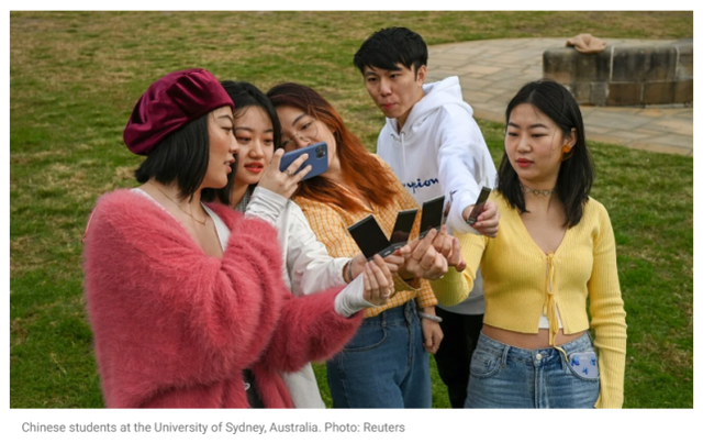 澳大利亚悉尼大学的中国学生（报道截图）
