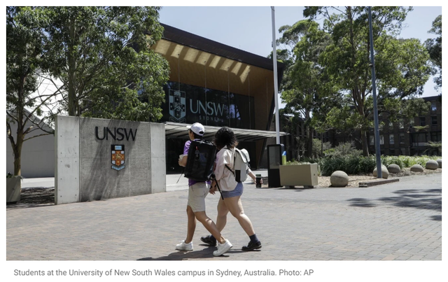 澳大利亚悉尼新南威尔士大学校园内的学生（报道截图）