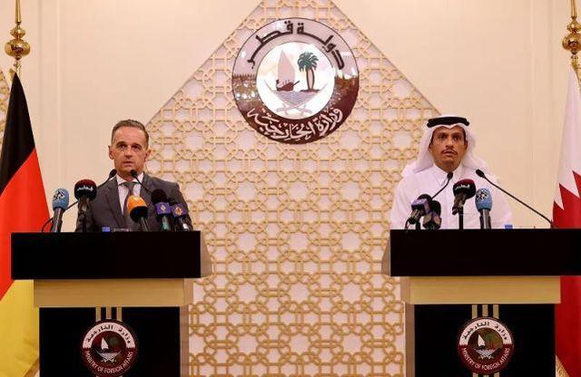 ▲8月31日，卡塔尔副首相兼外交大臣穆罕默德（右）与德国外交部长马斯在卡塔尔首都多哈举行联合记者会。（新华社/法新）