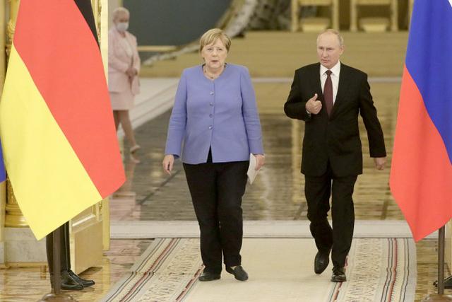俄罗斯总统普京会见德国总理默克尔（图源：视觉中国）