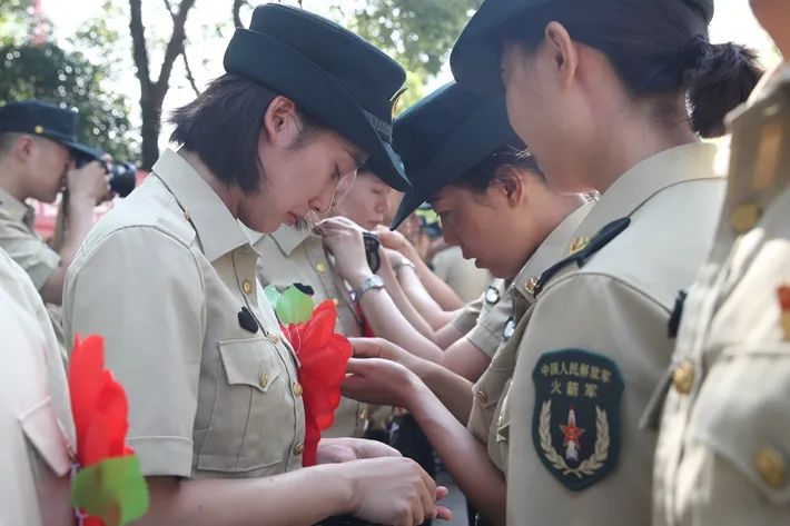 南疆军营驼铃声声各部队组织退役仪式告别退伍老兵