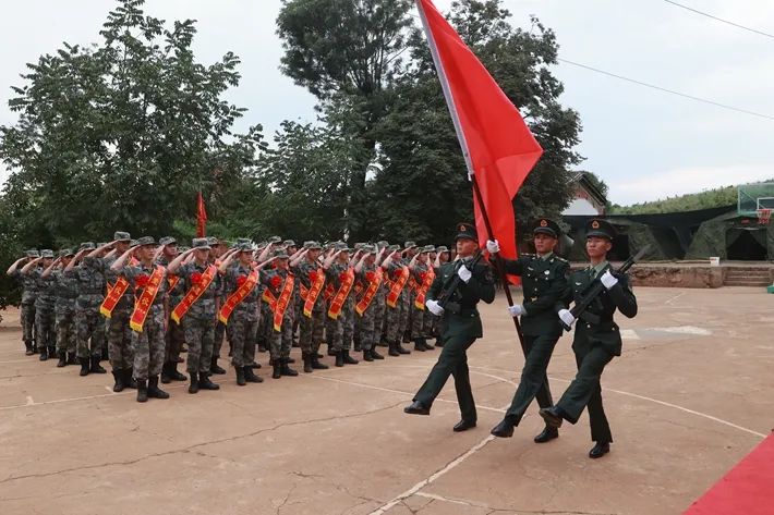 南疆军营驼铃声声各部队组织退役仪式告别退伍老兵