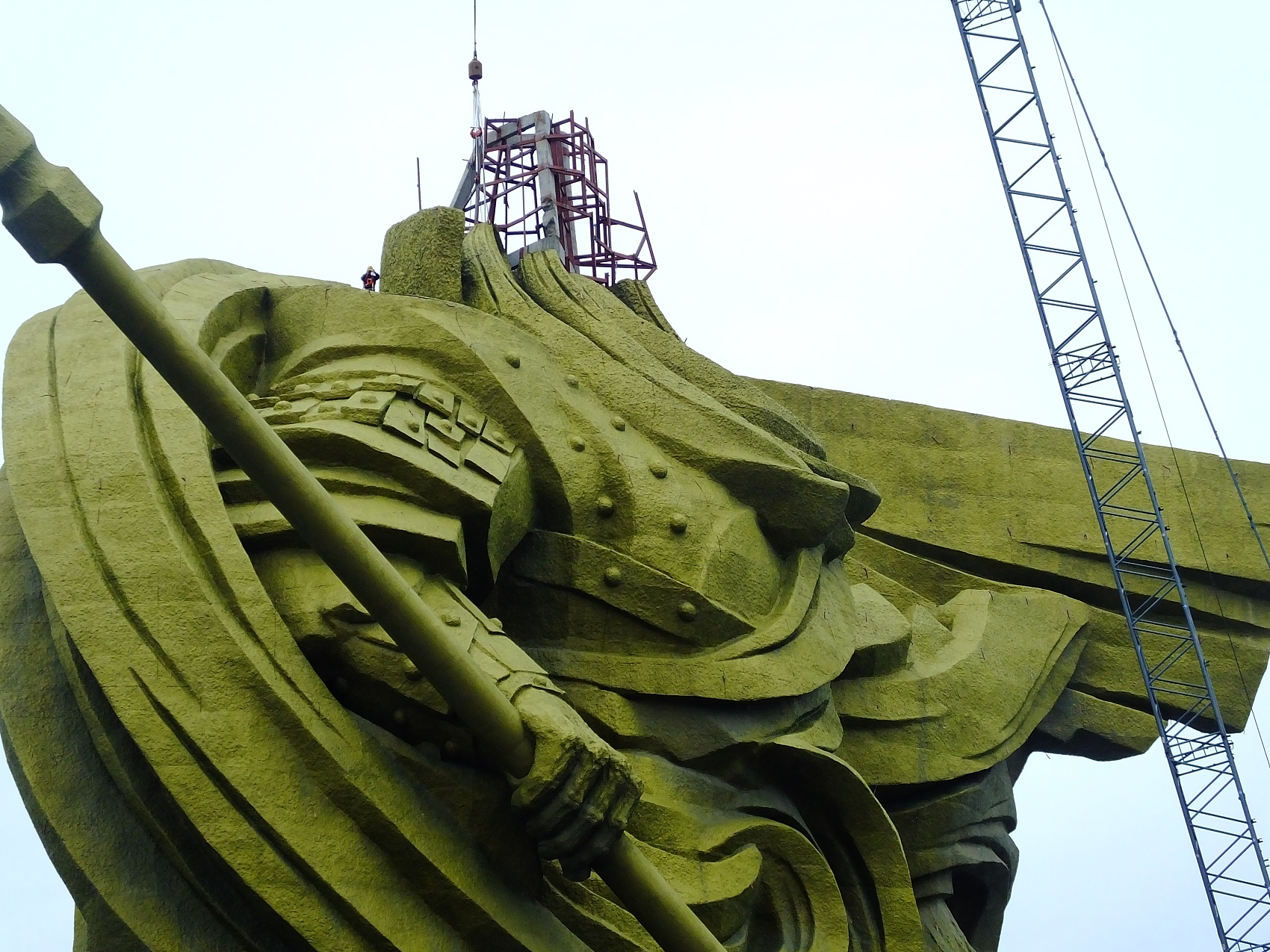 1.7亿建成，再花1.55亿元搬走，“全球最大关公像”成高危建筑？