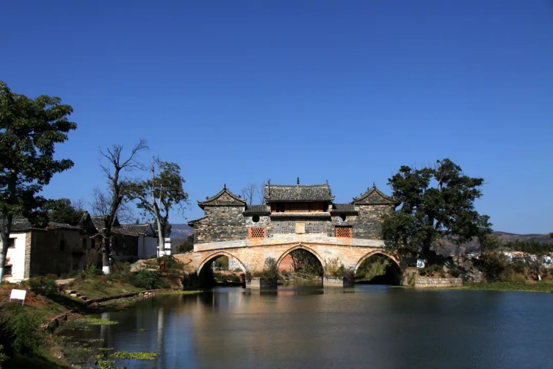 云游特色小镇建水西庄紫陶小镇彩泥胚转生琼玉泸江烟柳似江南