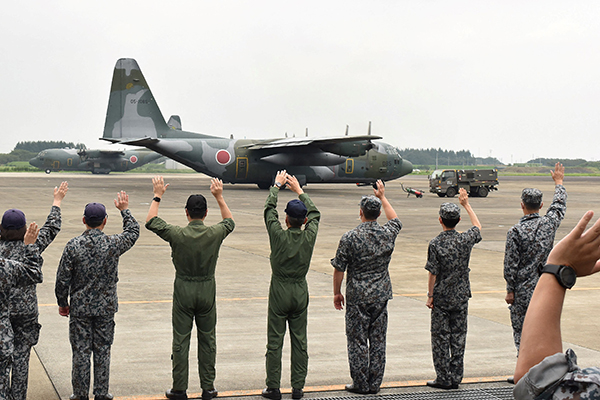 当地时间2021年8月24日，日本埼玉县，日本派遣航空自卫队C-130运输机前往阿富汗喀布尔撤侨。本文图片 人民视觉 资料图