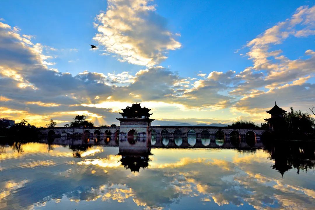 云游特色小镇建水西庄紫陶小镇彩泥胚转生琼玉泸江烟柳似江南