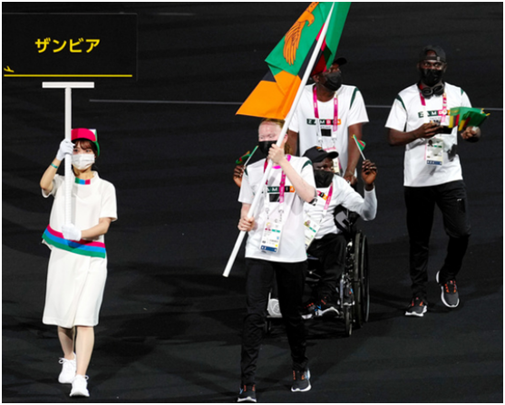 莫妮卡·孟加在残奥会开幕式上担任赞比亚的旗手