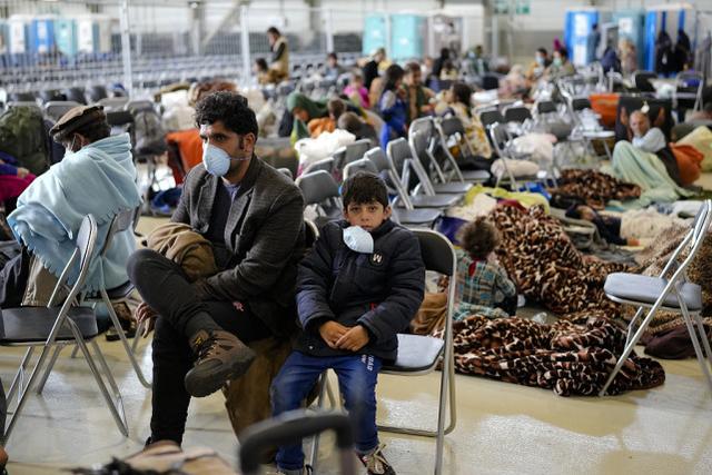 阿富汗撤离民众抵达德国 图源：人民视觉